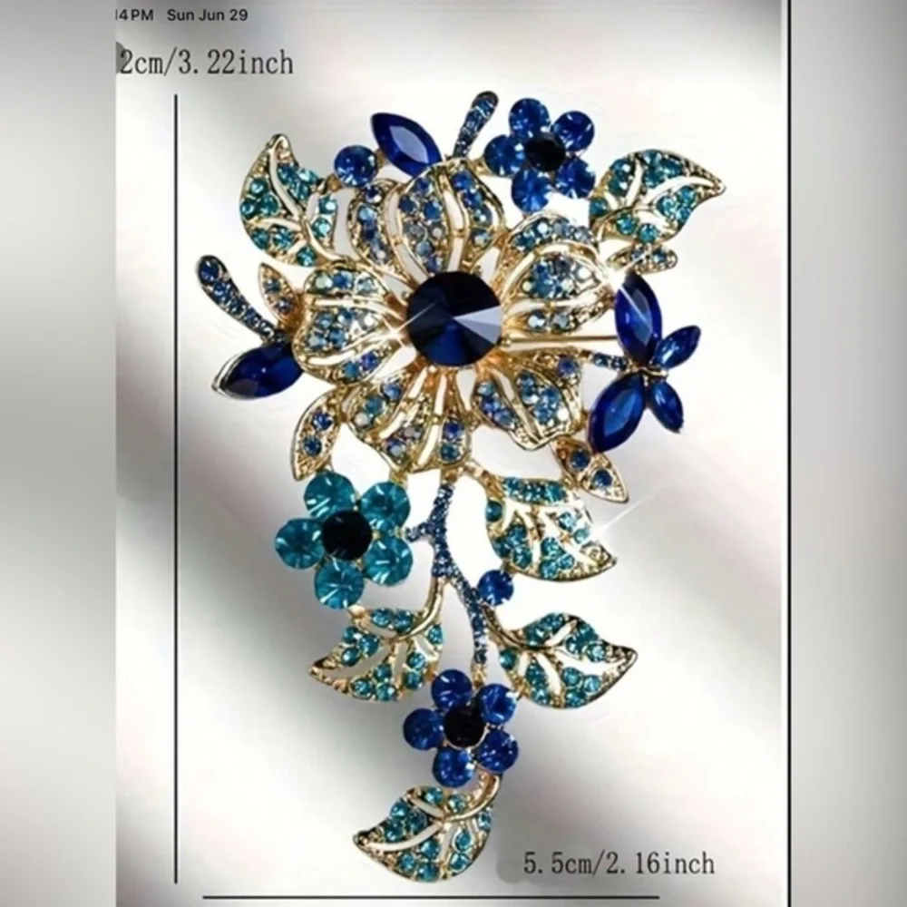 ✨NEW Elegant Gold and Blue Floral Statement Necklace